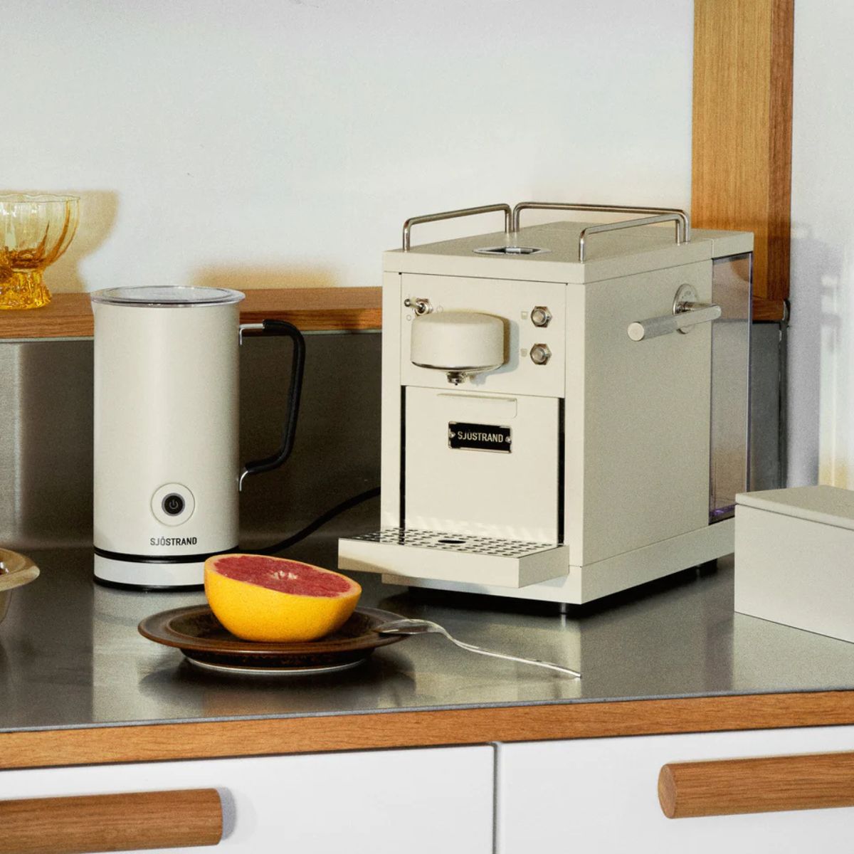 Sjöstrand Set Kapsel-Kaffeemaschine + Milchaufschäumer