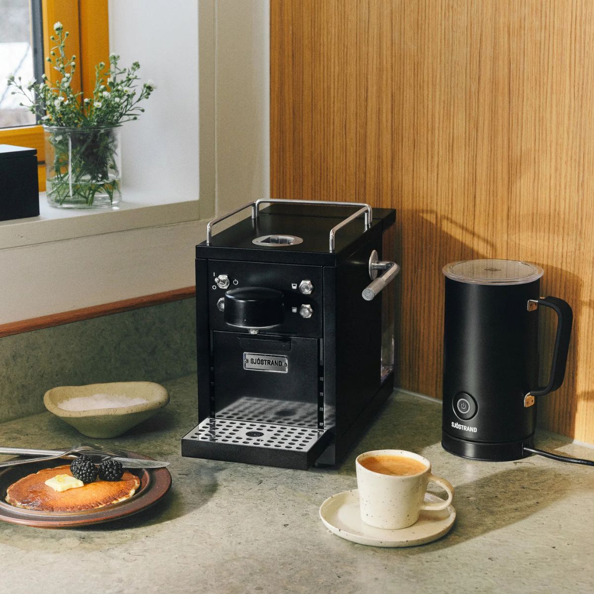 Sjöstrand Set Kapsel-Kaffeemaschine + Milchaufschäumer